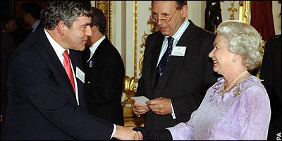 Le Premier ministre Gordon Brown et la Reine d’Angleterre