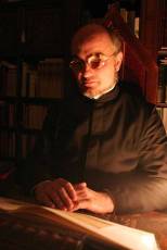 L’abbé Fortea, jeune prêtre à l’« ordination » très probablement invalide