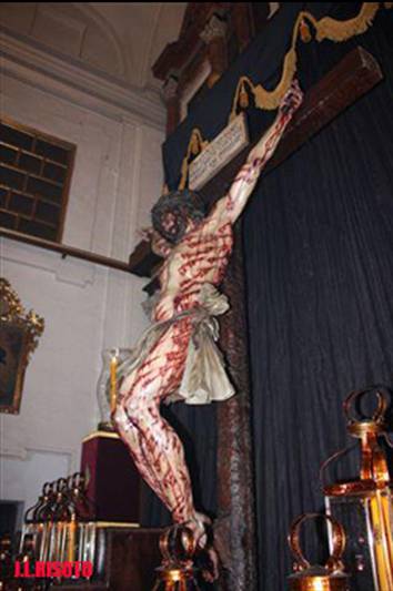 Le Christ de la Fraternité Universitaire de Cordoue a été réalisé par le sculpteur de l’université de Séville, Juan Manuel Miñarro.