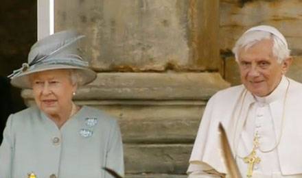 Ratzinger-Benoît XVI avec la Reine d’Angleterre